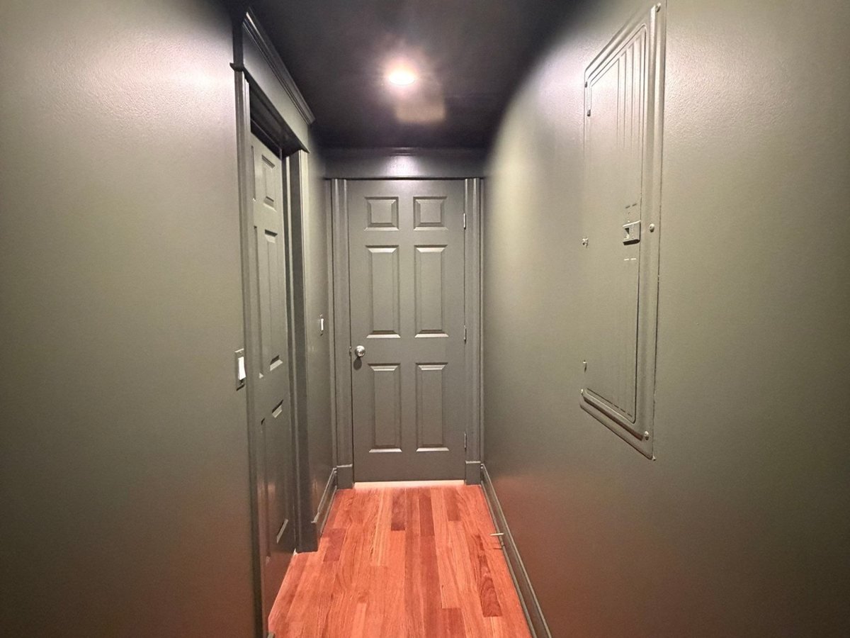 Doors, trim and ceiling in one continuous color