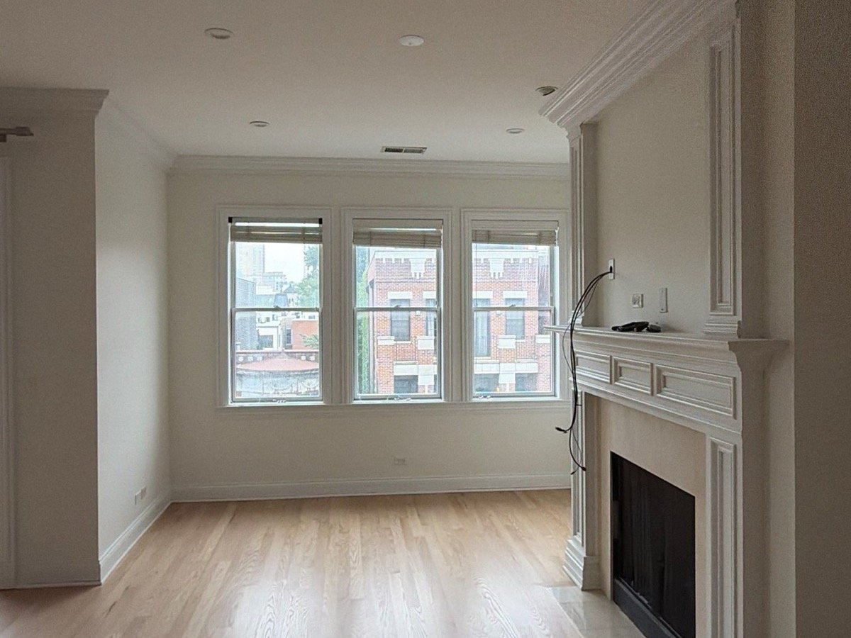 Living room in Alabaster with fireplace, Lincoln Park